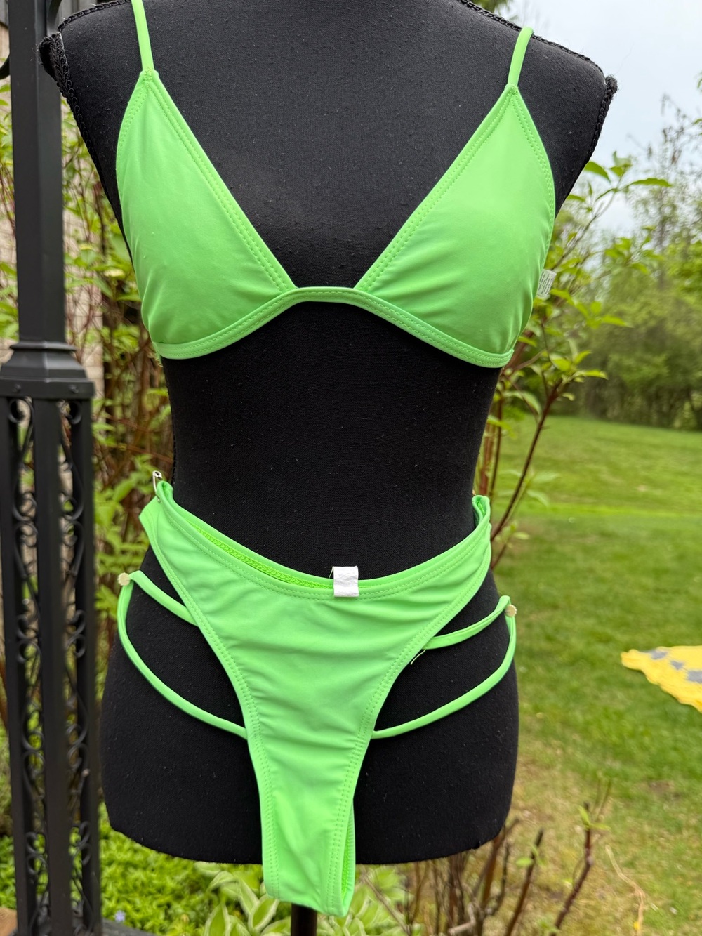 Neon Green Strappy Bikini Set size M 
80% nylon 20% spandex pre-owned with gift
